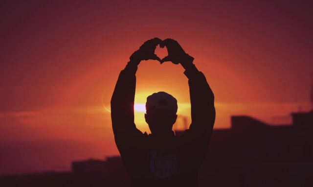 Czy czas odpisania wiąże się z intensywnością uczuć?